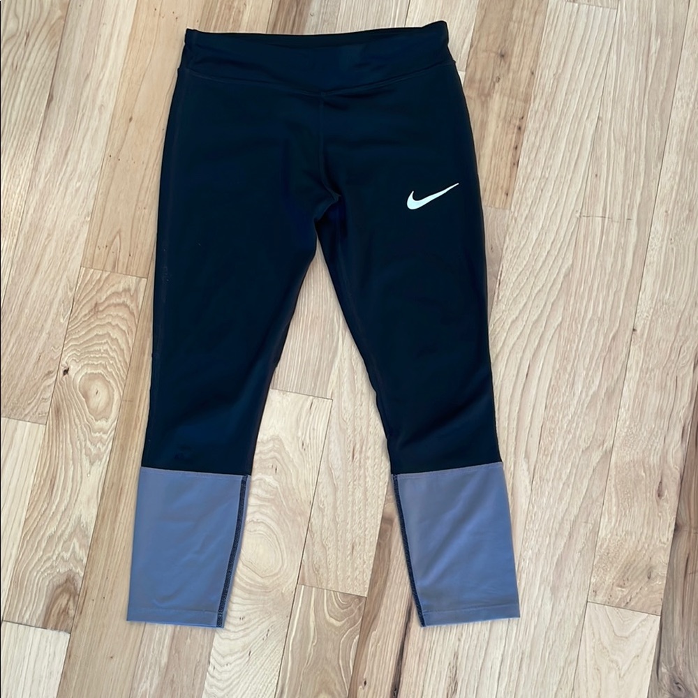 Nike Black and Gray Cropped Leggings with Color-Block Design